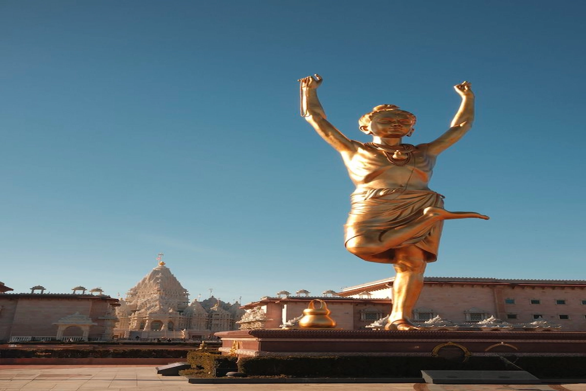 Swaminarayan Akshardham Temple in Delhi, built of pink sandstone and white marble